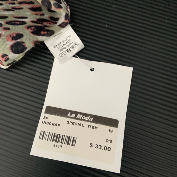 Leopard Print Scarf - Green and Black - Picture 5 of 5